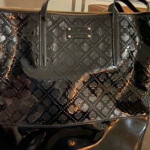 Kate spade large black patent leather tote with hearts